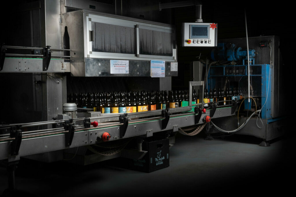 MBSR - Laveuse industrielle de bouteilles pour réemploi en fonctionnement  